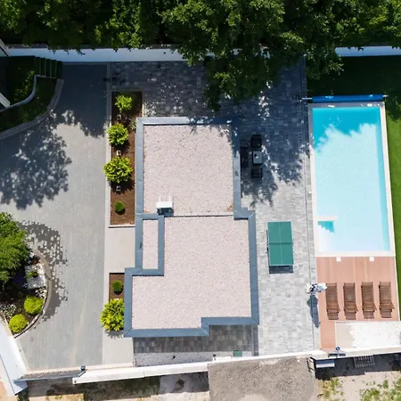 Silent Villa *