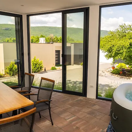 Villa Silent